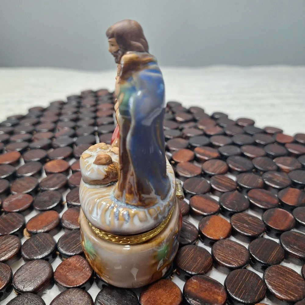 Nativity Scene Hinged Trinket Box with Lid Collectible Mary Joseph Baby Jesus